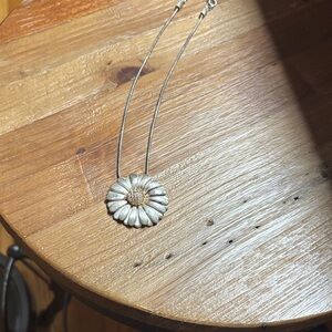Silver Daisy Pendant Necklace